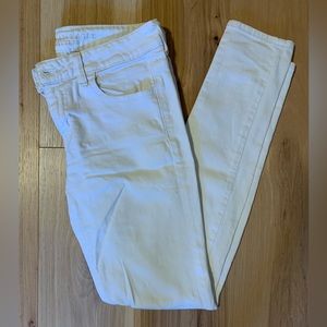 White American Eagle skinny jeans